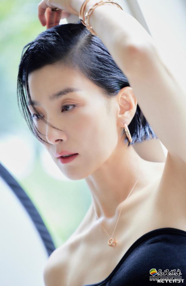 金瑞亨未公开杂志写真近日首次曝光，专属成熟气质吸引了广大粉丝的目光