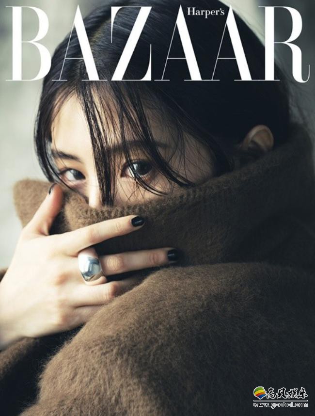 韩韶禧近日为某杂志最新一期拍摄时装写真，展现完全不同于以往深沉风格