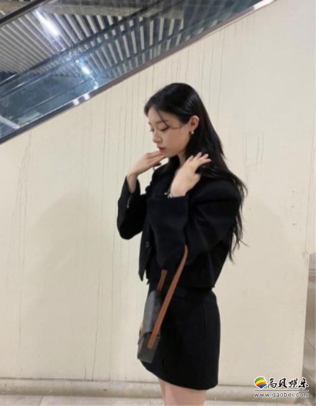 T-ara朴智妍近日在SNS发布一组近照，展示其完美身材吸引广大粉丝目光