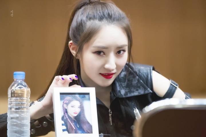 金宝拉是哪个韩国女子演唱组合成员？为何从小喜欢舞蹈梦想当solo歌手？