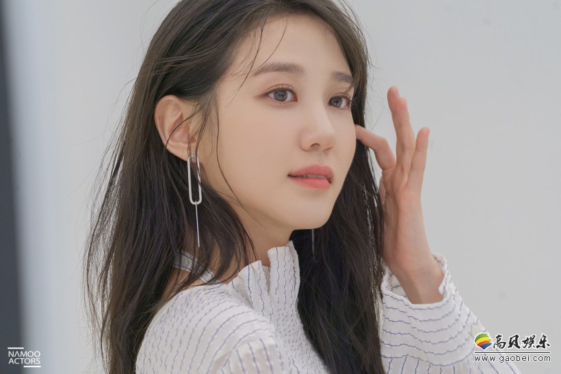 朴恩斌哪年通过参演哪部战争剧出道？凭借哪部剧获得女子青少年演技奖？