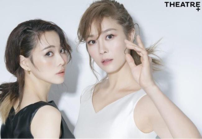 玉珠贤、李智慧为某杂志最新一期拍摄写真，双重性感诱惑令粉丝大呼过瘾