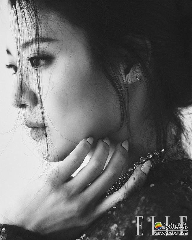 秀贤近日为某杂志最新一期拍摄一组黑白风写真照，曾出演多部好莱坞影片