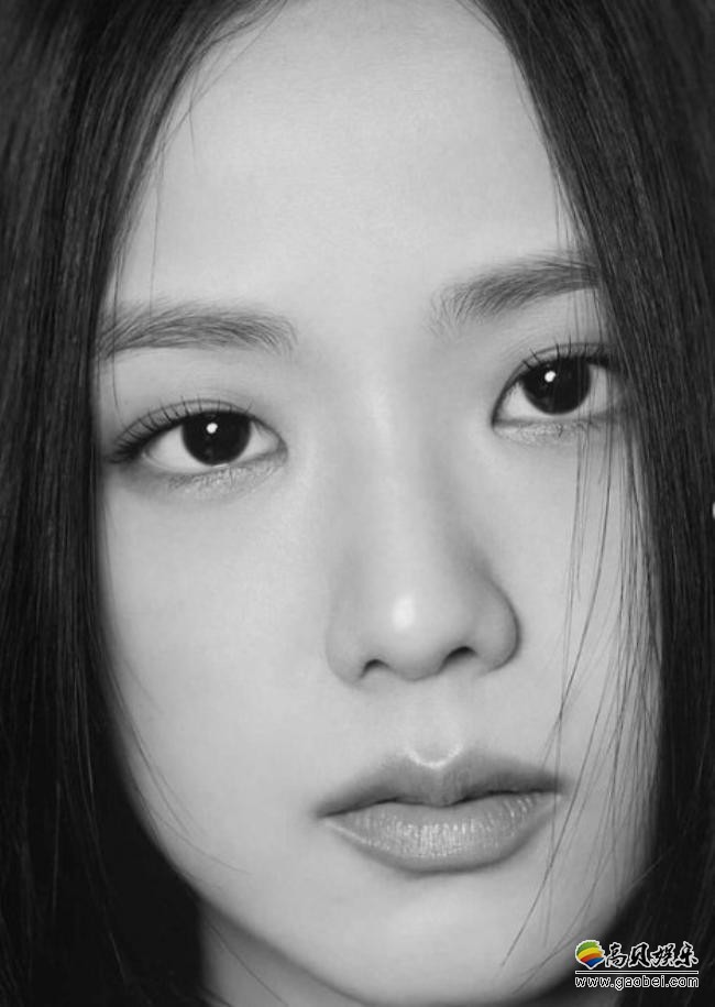 BLACKPINK成员JISOO近日发布近照，展示其出众美貌，吸引了粉丝目光
