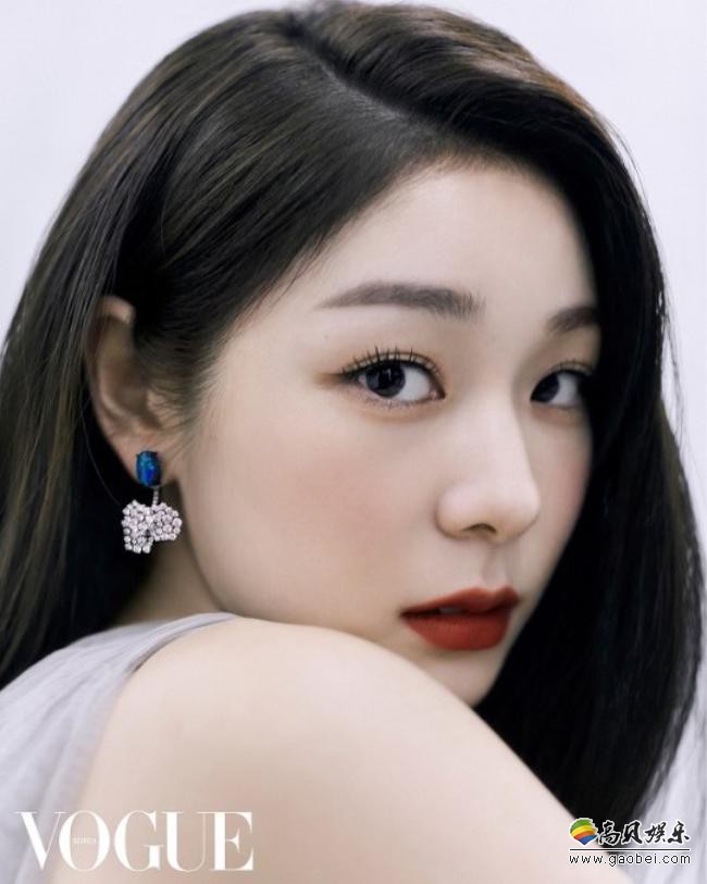 金妍儿近日为某杂志最新一期拍摄写真照，时尚高贵气质展示优雅迷人魅力