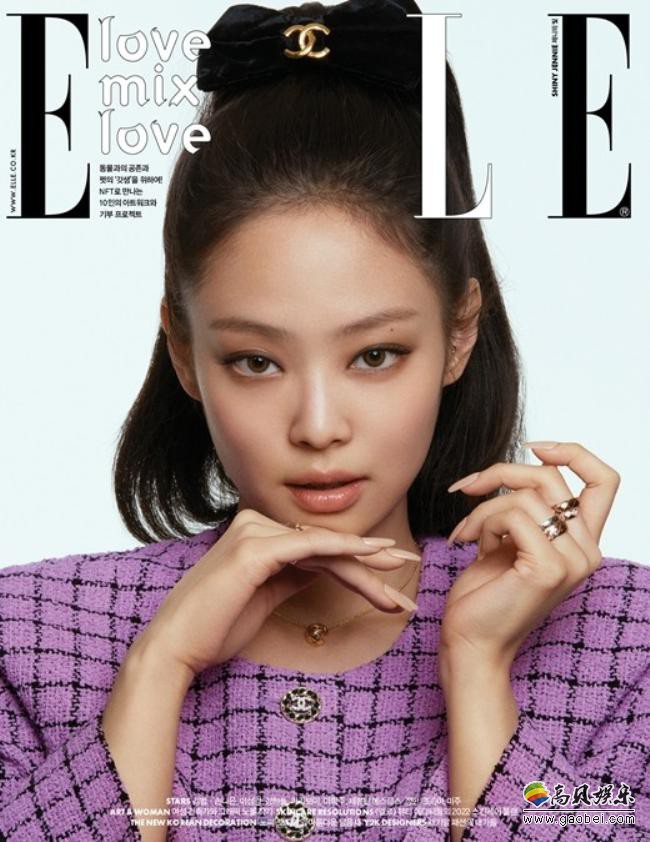JENNIE近日被选为某杂志最新一期封面模特，摆出专业造型拍摄时装写真