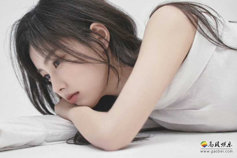 Hye Won姜惠元哪年跟随所属女团出道？她凭借怎样美貌吸引人们眼球？