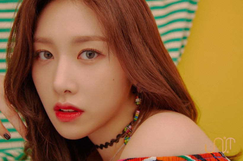 Eui Jin洪宜珍哪年跟随所属女团正式出道？她何时发行首张个人数位单曲？