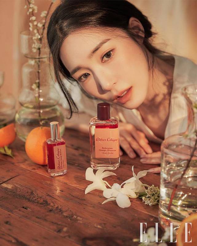 少女时代Tiffany为某杂志最新一期拍摄美妆写真，表露出未经雕琢自然美感