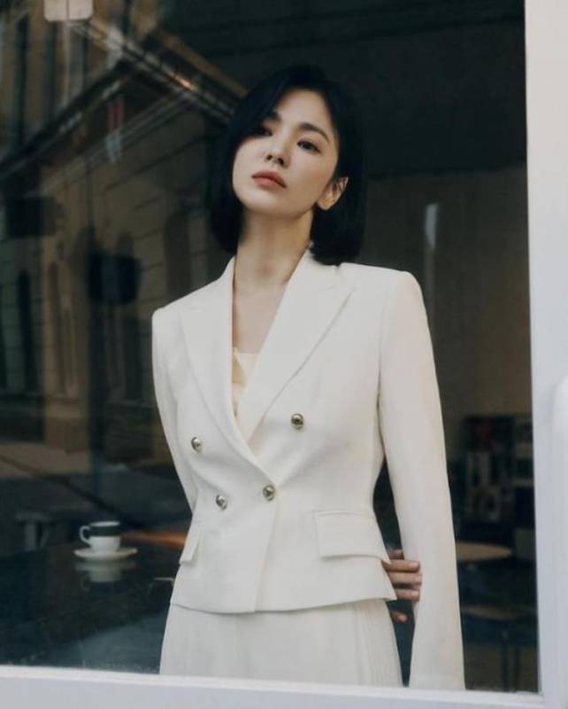 宋慧乔为代言女装品牌拍摄最新宣传照，女神气场加持！春夏打扮任意切换