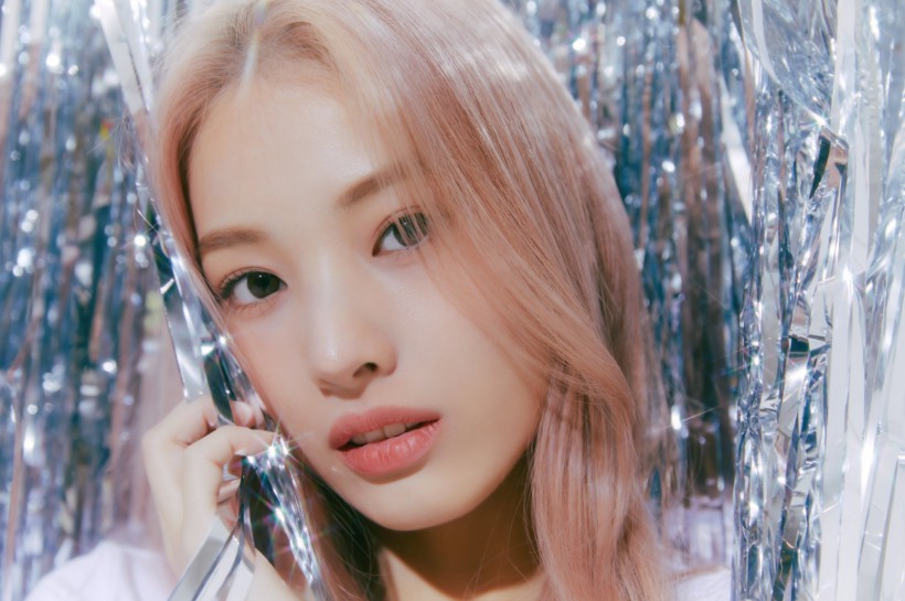 JINNI崔允真是哪个女团成员？何时正式出道？曾在哪位前辈艺人MV露面？
