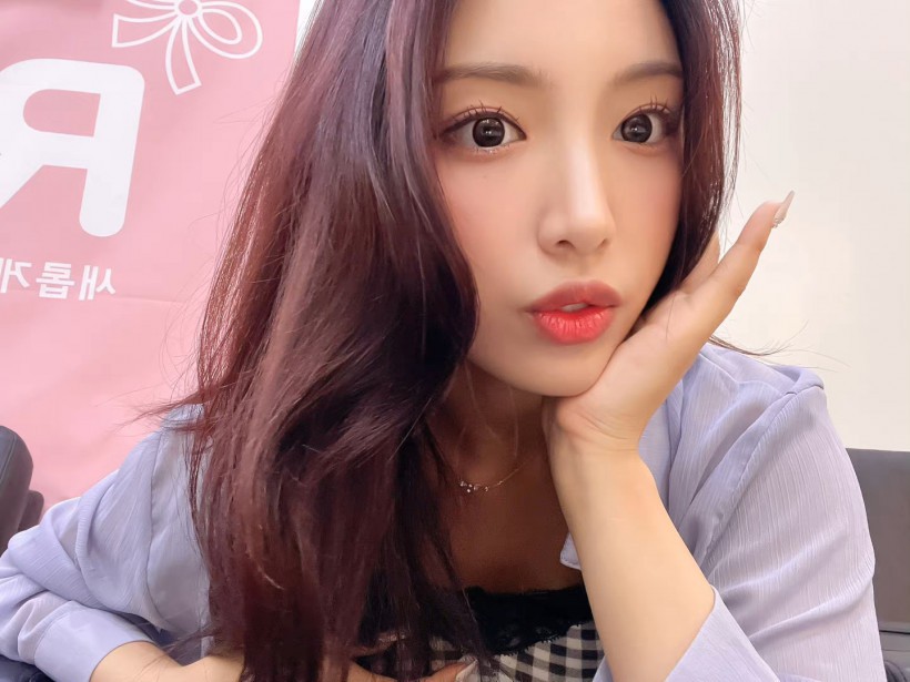 CHOWON韩霄瑗何时跟随所属女团出道？当年受哪个投票造假事件影响？