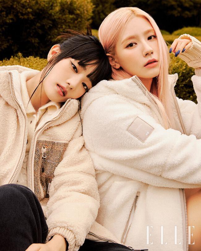 曺薇娟与Minnie携手为某杂志最新一期拍摄冬装写真，诠释时尚＋温暖装扮