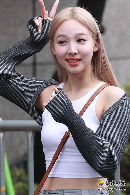 NAYEON 饭拍秀 拍摄日期：20220701【6合集 1.91 GB】