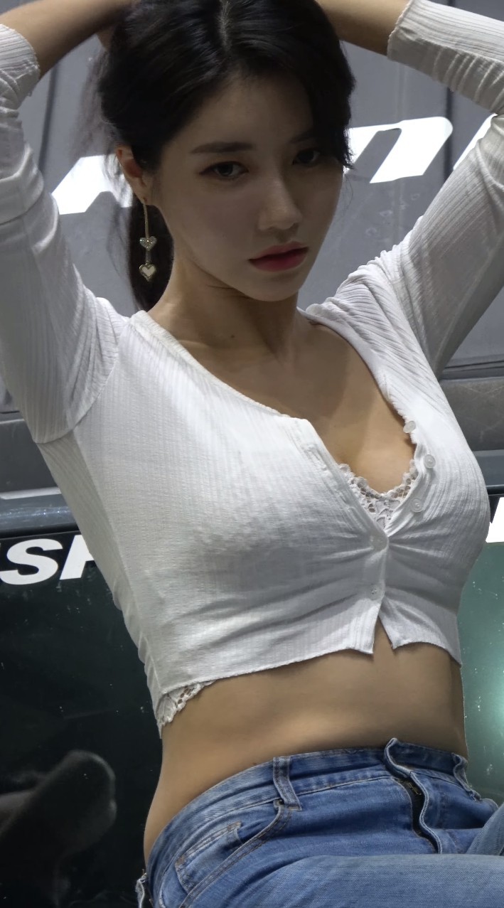 IM Sola林率雅出席哪场车模饭拍？从哪里可以下载韩国模特高清视频？